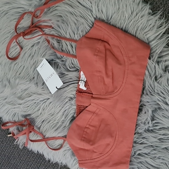 Showpo Amalie 10 crop top - Picture 2 of 5